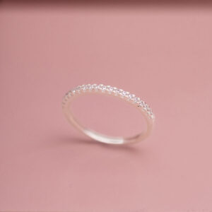 ANEL MEIA ALIANÇA FINA CRAVEJADA