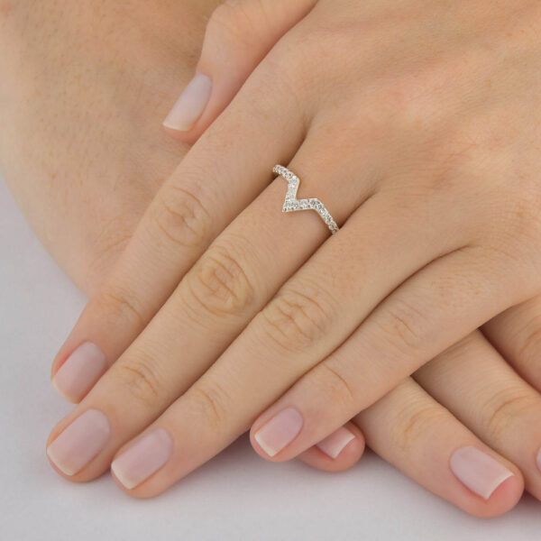 Anel V c/ Zirconias Cristal - Image 3