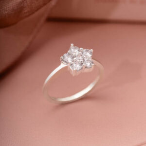 Anel Flor 6 Zircônias Cristal