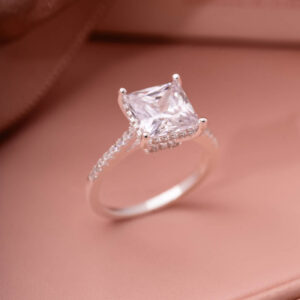 ANEL SOLITARIO QUADRADO C/ ZIRCÔNIA CRISTAL