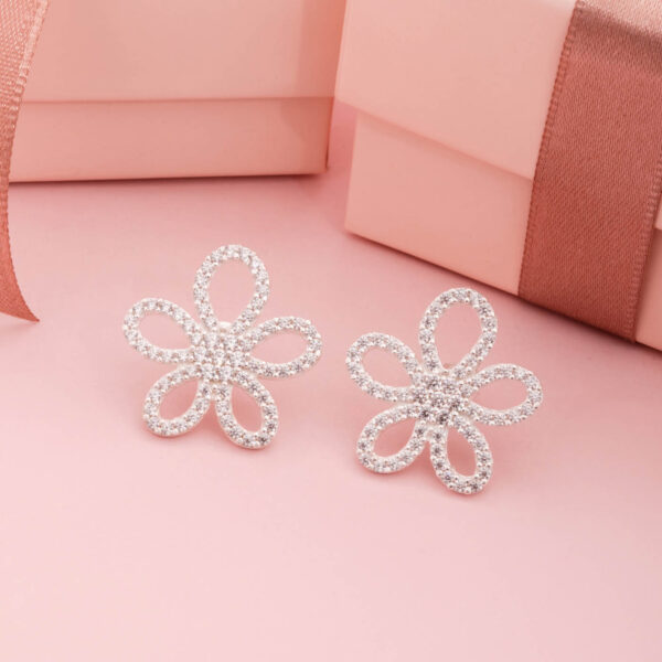 Brinco Flor com Zircônias