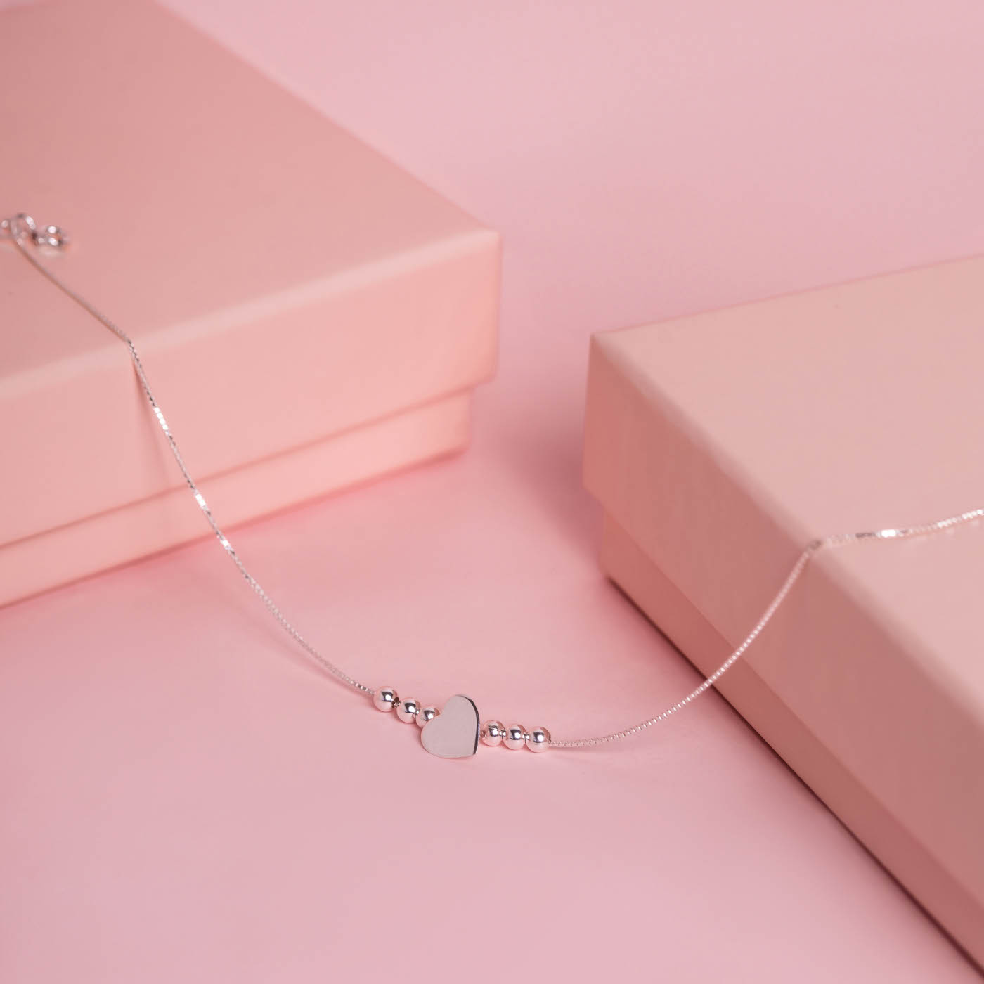 Pulseira Infantil Bolinhas e Coração