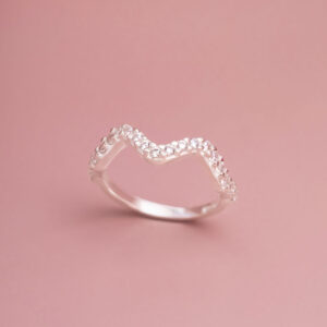 ANEL ONDAS C/ ZIRCÔNIAS CRISTAIS