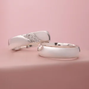 ALIANÇA FRISO E ZIRCONIAS 5MM