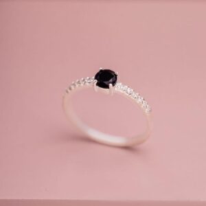 ANEL TIFFANY SOLITÁRIO 5MM ONIX