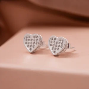 Brinco Coração Lateral Cravejado