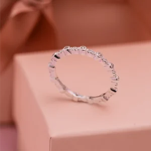 Meia Aliança Cravejada Texturizada