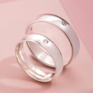 ALIANÇA ABAULADA C/ ZIRCONIA 5MM