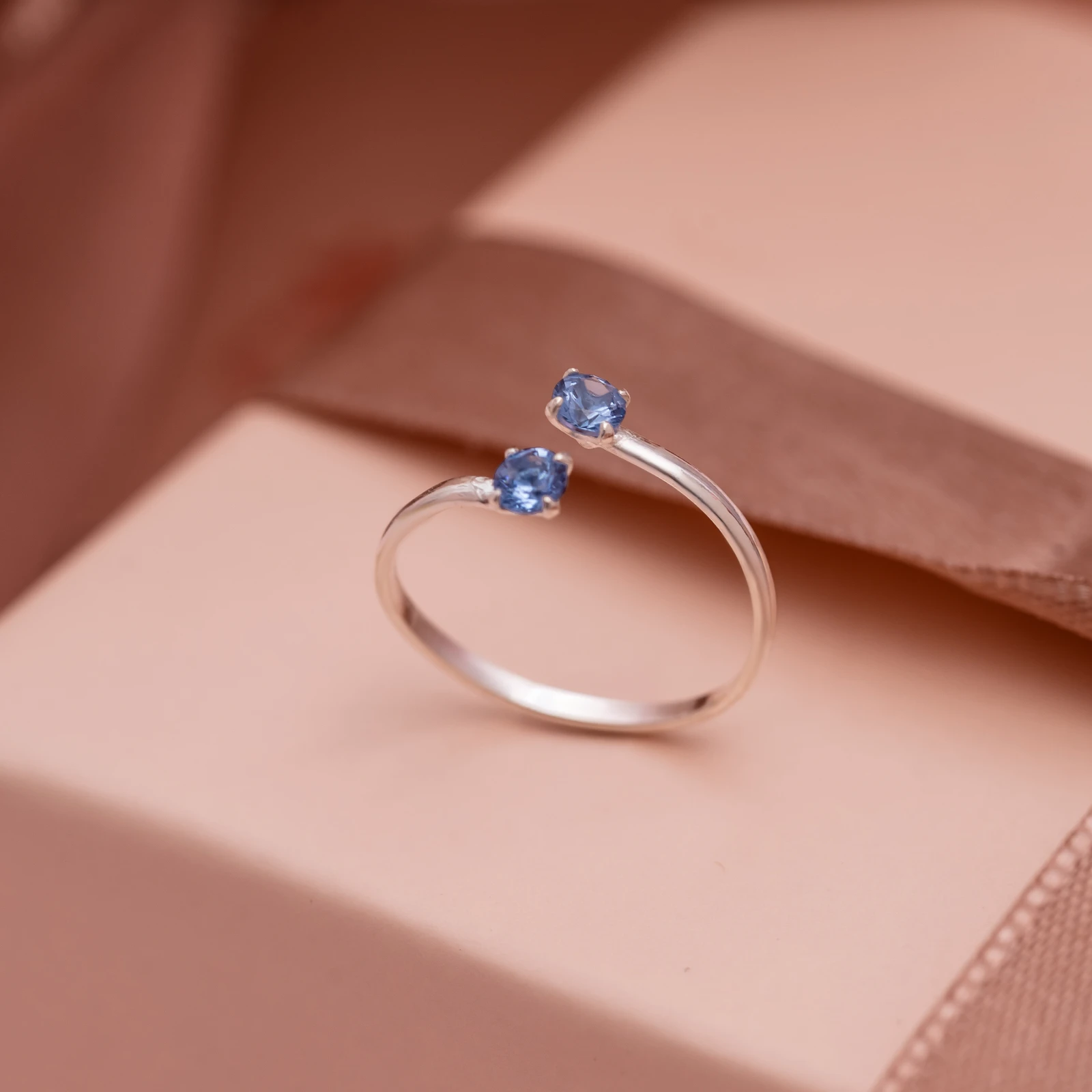 ANEL FALANGE PONTOS DE LUZ AZUL SAFIRA