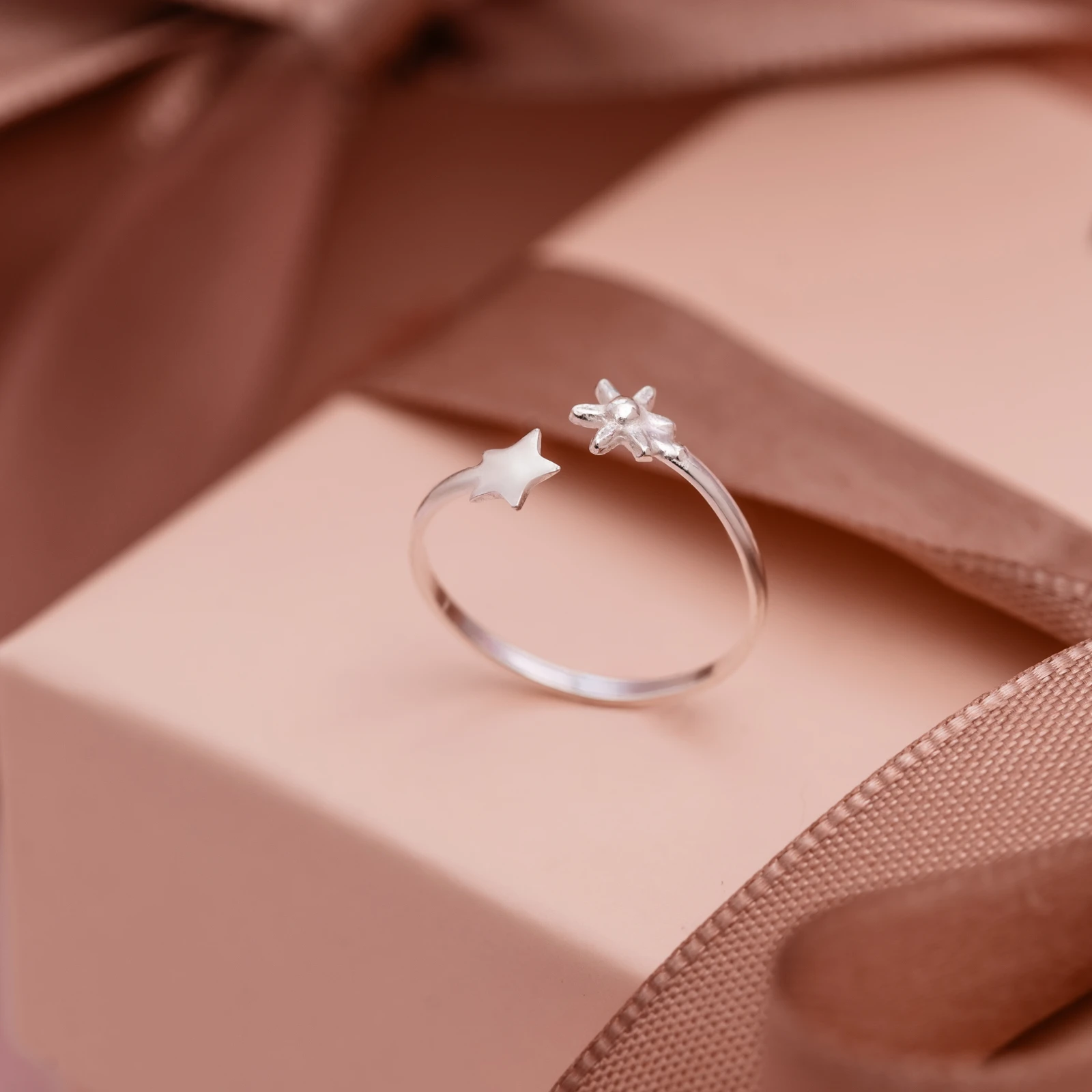 ANEL FALANGE ESTRELAS TEXTURIZADA E LISA