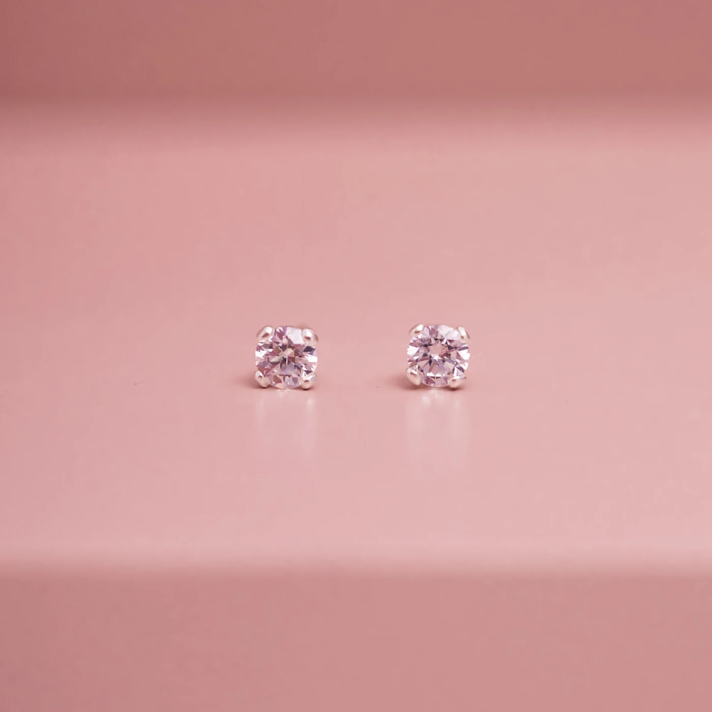 BRINCO SEGUNDO FURO PRATA 925 PONTO DE LUZ ZIRCÔNIA 3MM - Imagem 2