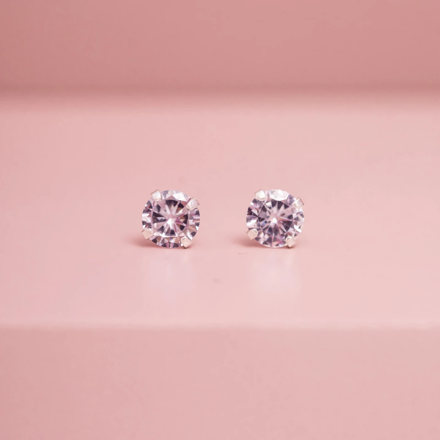 BRINCO SEGUNDO FURO PRATA 925 PONTO DE LUZ ZIRCÔNIA 6MM - Imagem 2