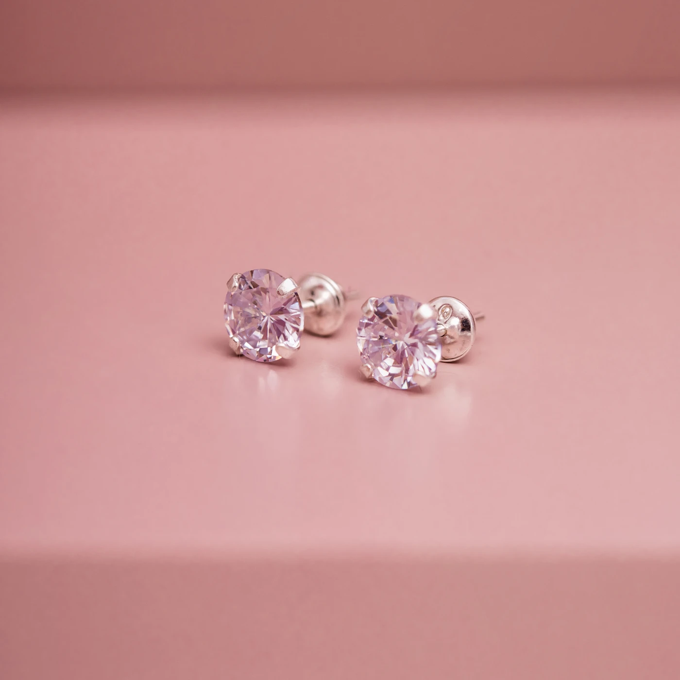 BRINCO SEGUNDO FURO PRATA 925 PONTO DE LUZ ZIRCÔNIA 6MM