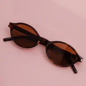 OCULOS DE SOL OVAL ONCINHA DETALHE PRATEADO