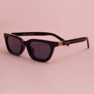 OCULOS DE SOL DETALHE LATERAL DOURADO